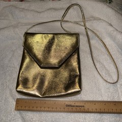 No Brand Simple Gold Colored Purse Either No Pockets Short Strap Used